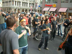 Teilnehmer der Demo auf der Friedrichstrae